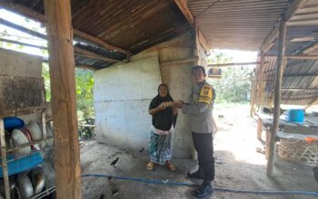 Bhabinkamtibmas Sekotong Giatkan Bantuan Sosial ke Warga Rentan