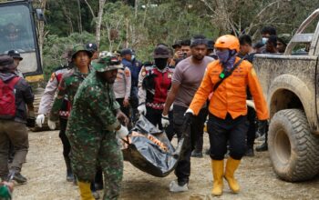 Hari Ke-5 Penanganan Banjir Bandang, Karo Ops Polda Papua Barat Tinjau Lokasi Bencana di Pegunungan Arfak