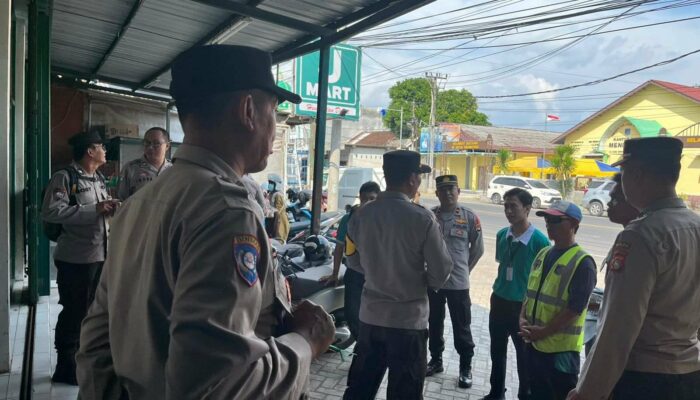 Bangun Rasa Aman, Polres Lombok Barat Gelar Patroli Humanis di Batulayar