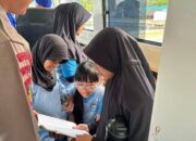 Kapal Patroli Polairud Jadi Klinik & Perpustakaan Terapung di Lembar