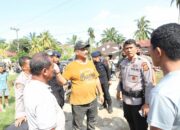 Kapolda Aceh “Menerobos” Lumpur dan Banjir tiba di Tamiang, pastikan penanganan banjir berjalan cepat dan terkoordinasi.