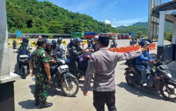 Antisipasi Kerawanan Nataru: Polsek Lembar Cek Dokumen Kendaraan Kapal